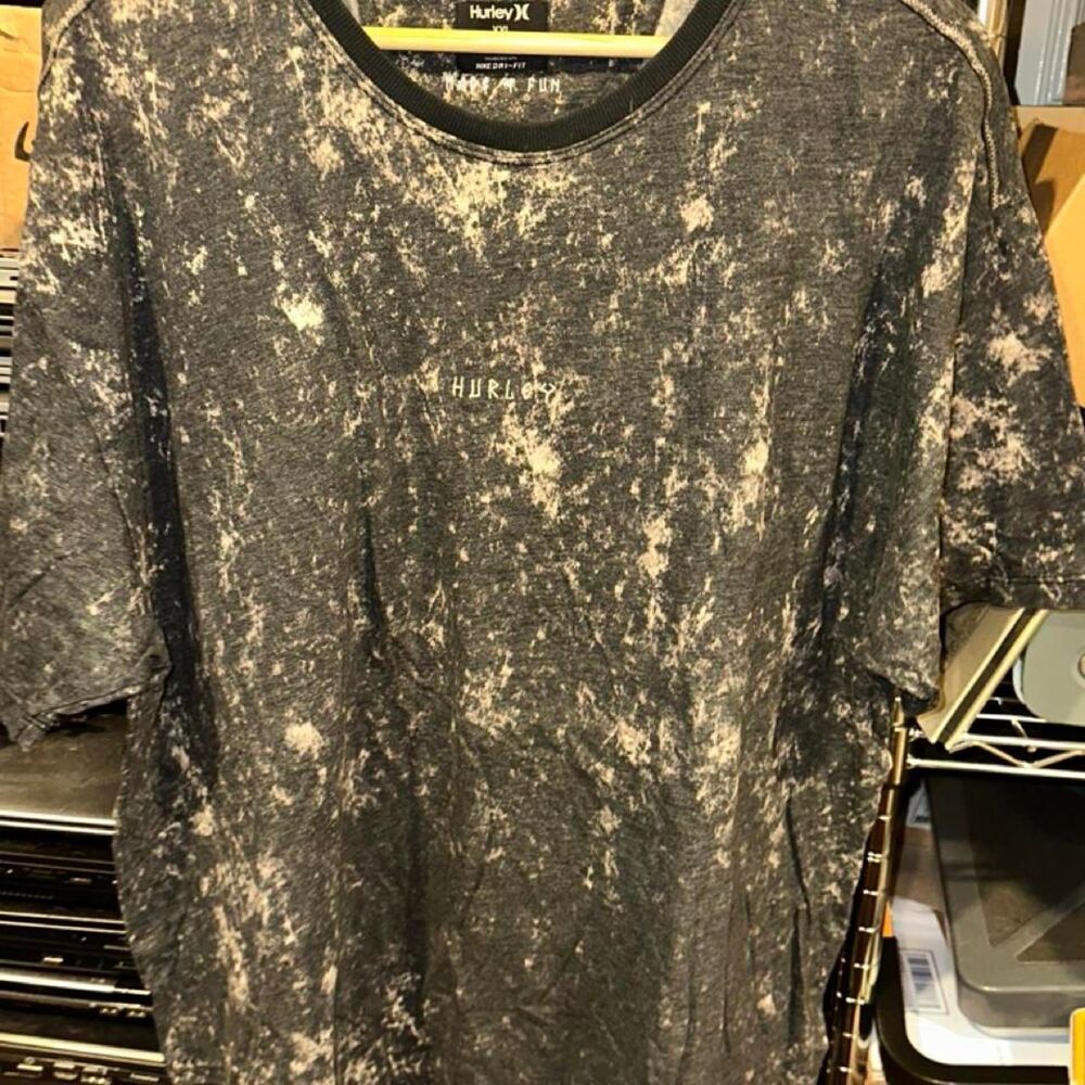 Hurley Men's Grey and Green T-shirt